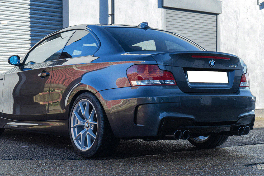 E82 E88 1M Look Rear Bumper for BMW 1 Series - Image 4