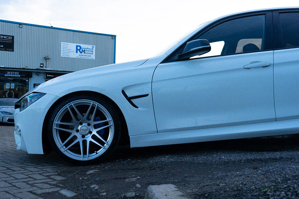 F30/31 MStyle ''M'' look wings with black air intakes. - Image 2