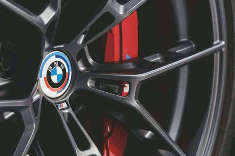 Genuine BMW 50th Anniversary Wheel Centre Cap Set 56mm - Image 2